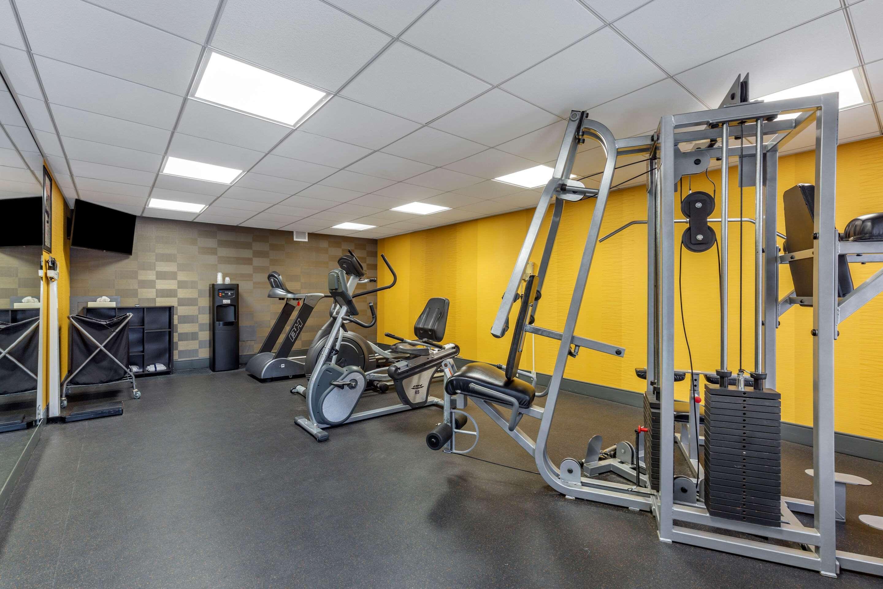 Quality Inn Windsor Mill Екстериор снимка