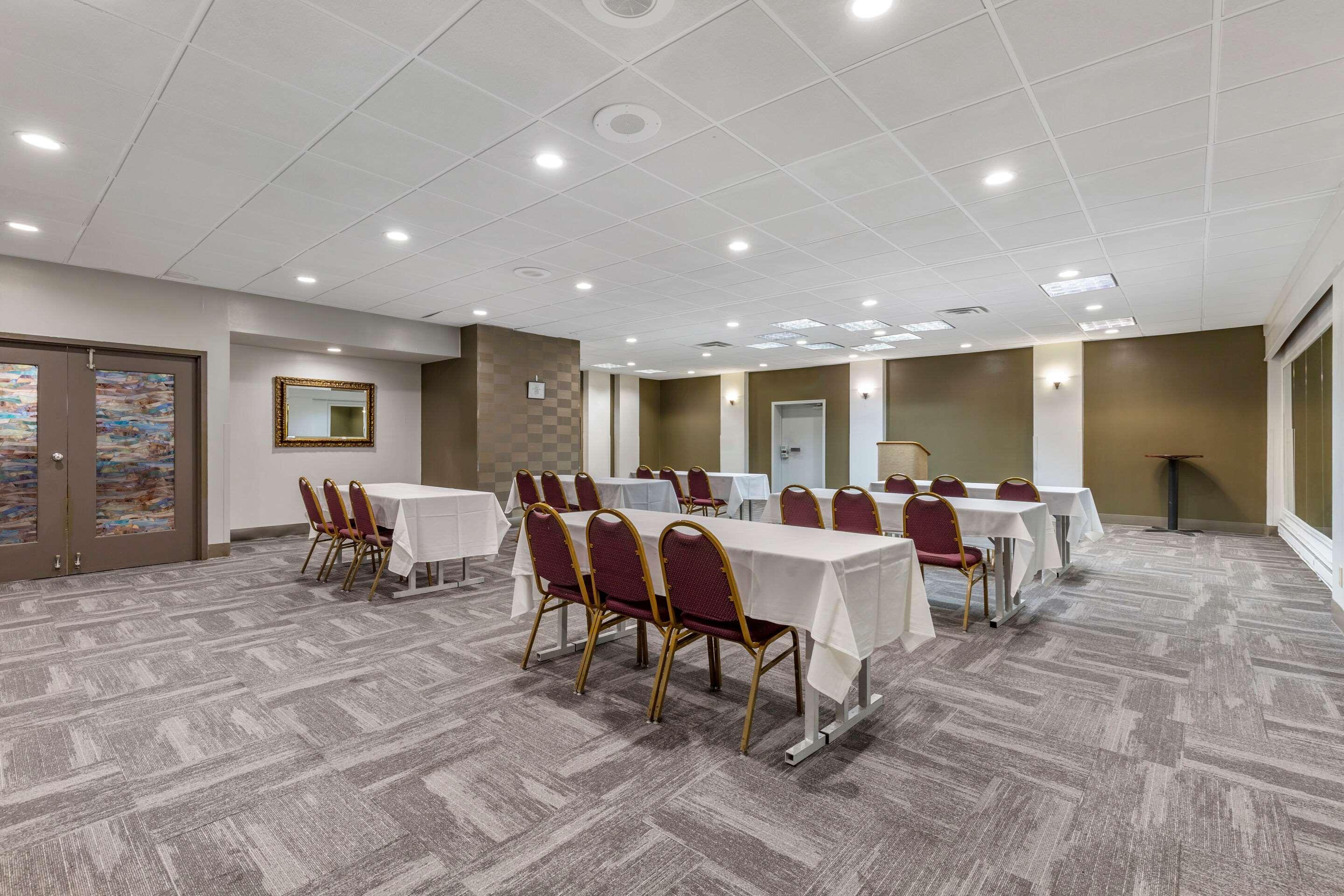 Quality Inn Windsor Mill Екстериор снимка