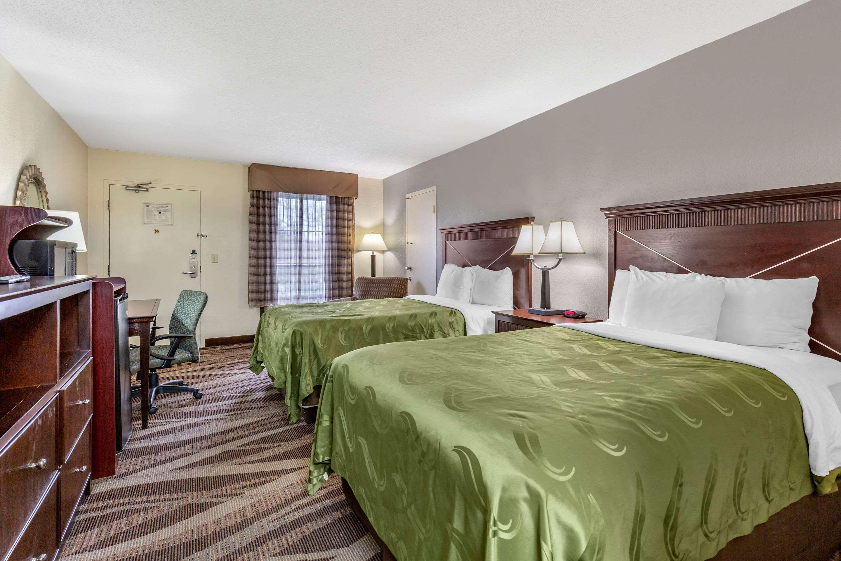 Quality Inn Windsor Mill Екстериор снимка