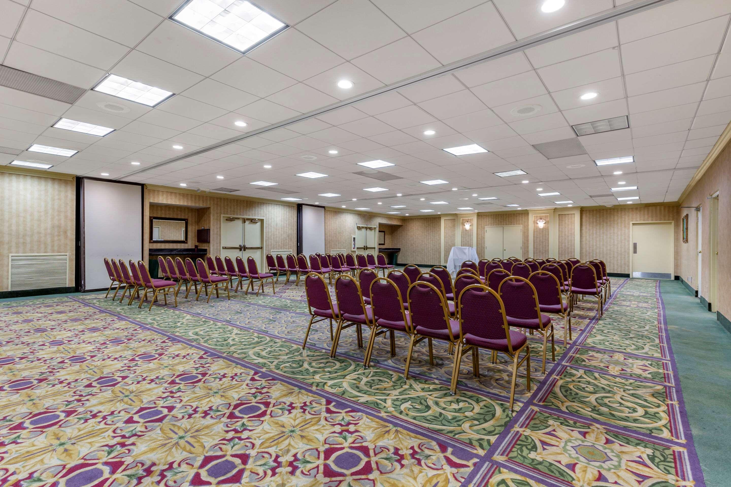 Quality Inn Windsor Mill Екстериор снимка