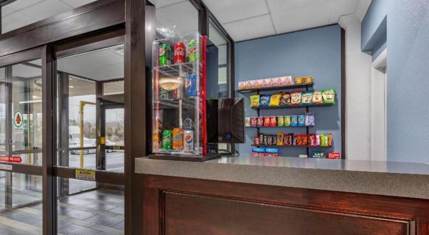 Quality Inn Windsor Mill Екстериор снимка