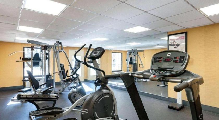 Quality Inn Windsor Mill Екстериор снимка