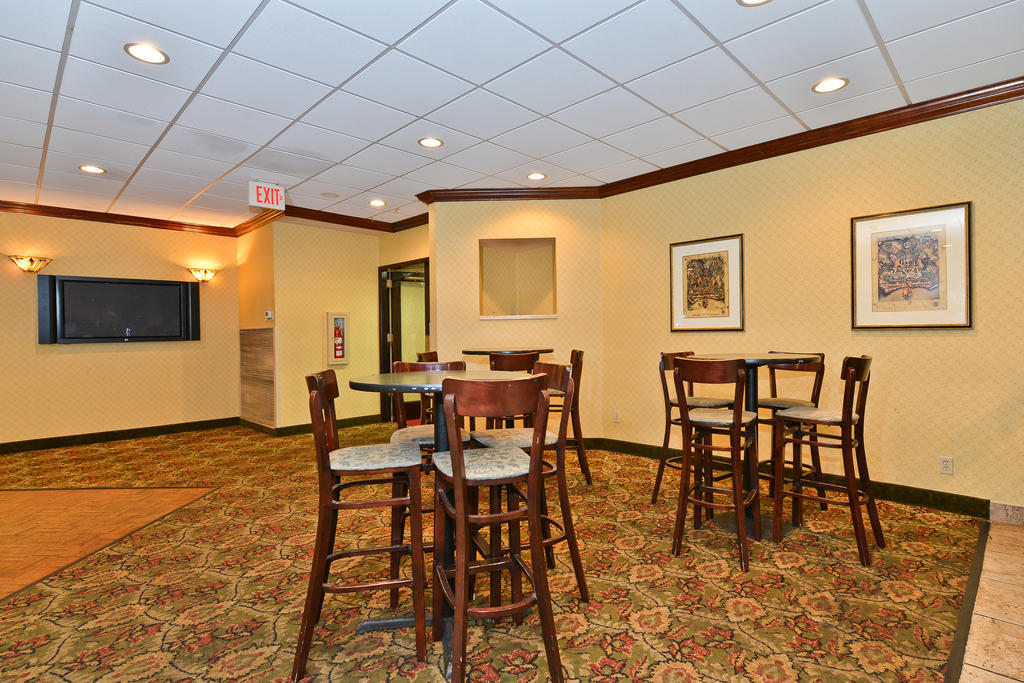 Quality Inn Windsor Mill Екстериор снимка
