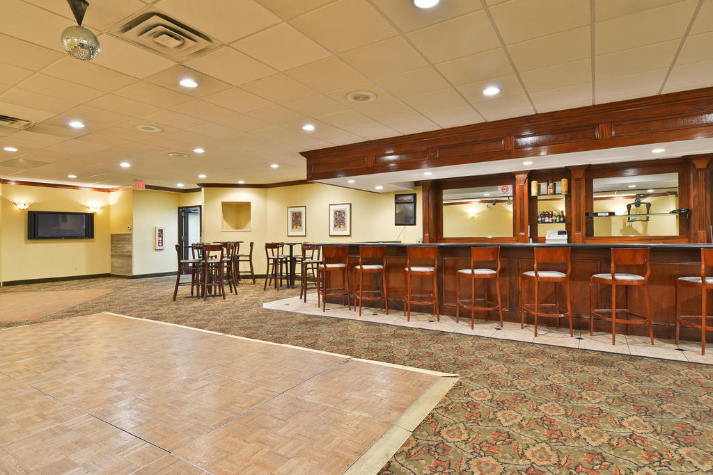 Quality Inn Windsor Mill Екстериор снимка