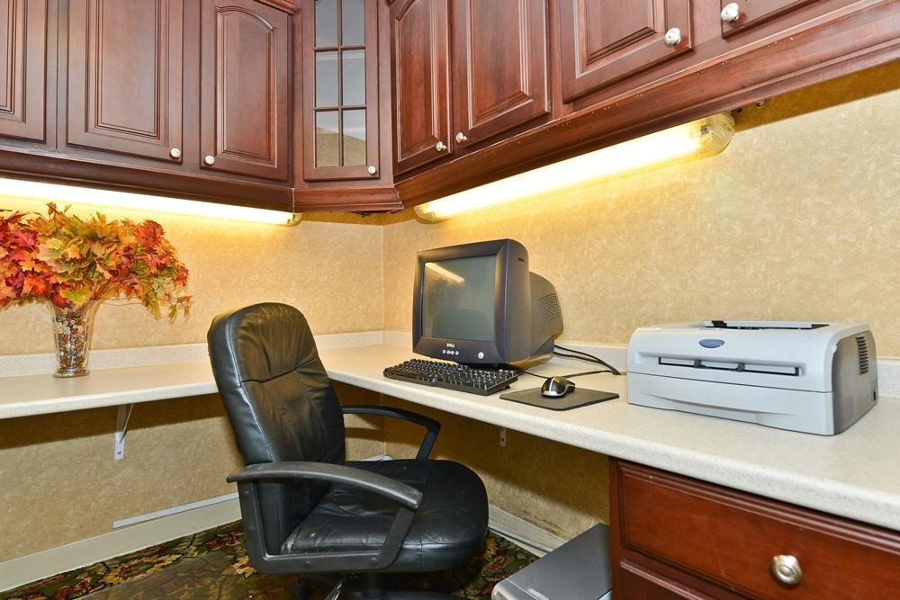 Quality Inn Windsor Mill Екстериор снимка