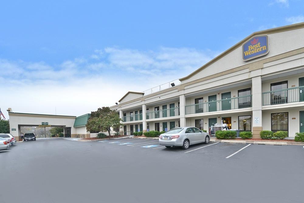 Quality Inn Windsor Mill Екстериор снимка