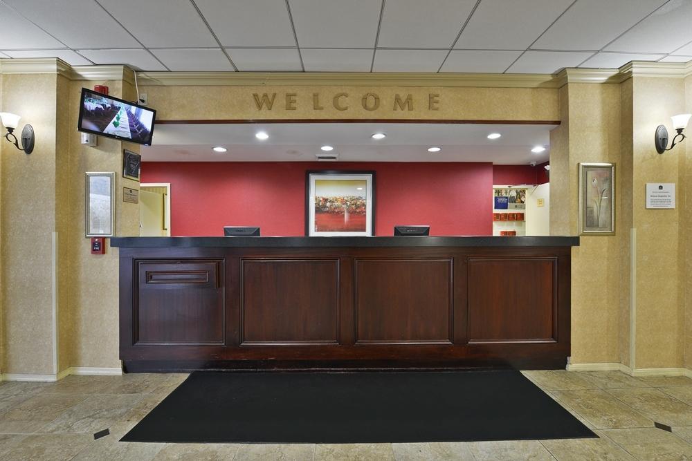 Quality Inn Windsor Mill Екстериор снимка