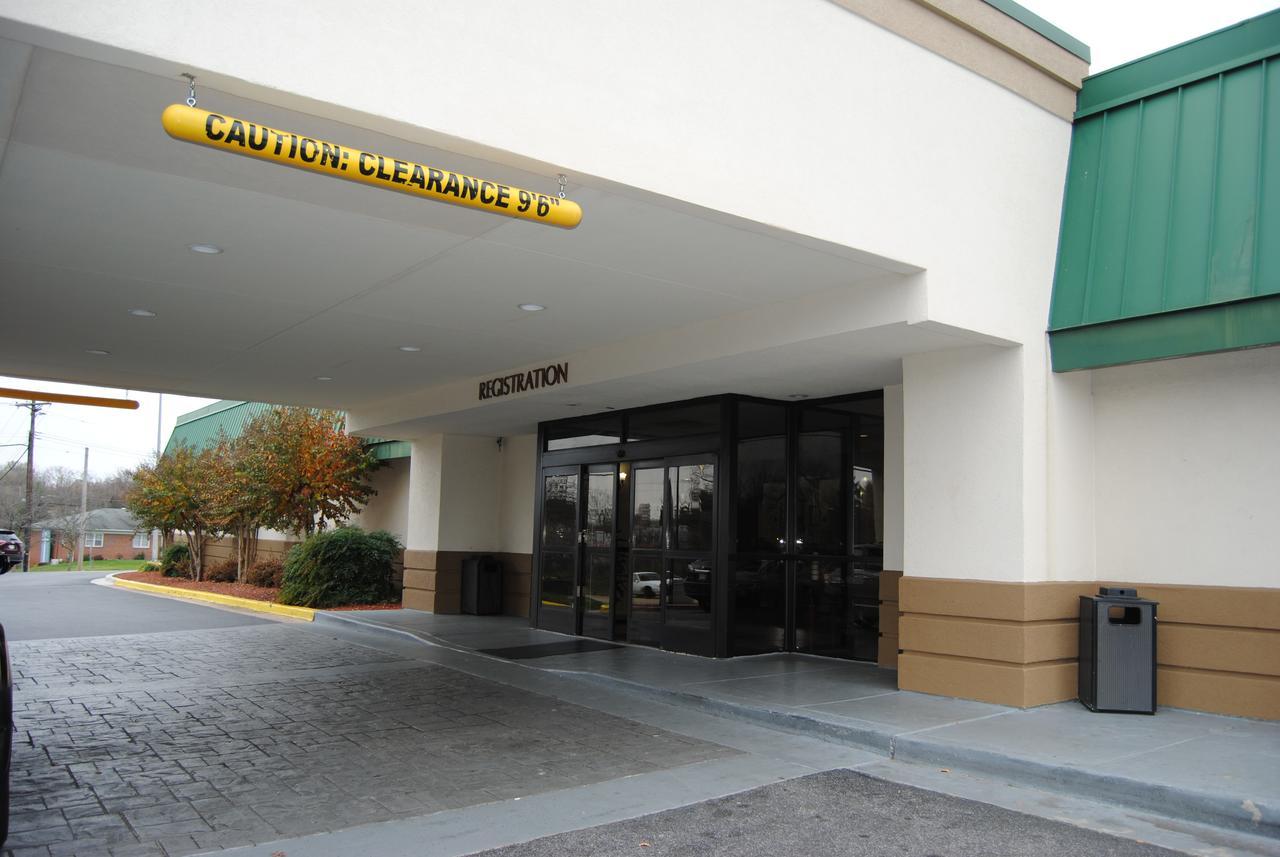 Quality Inn Windsor Mill Екстериор снимка