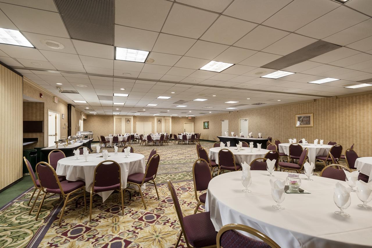 Quality Inn Windsor Mill Екстериор снимка