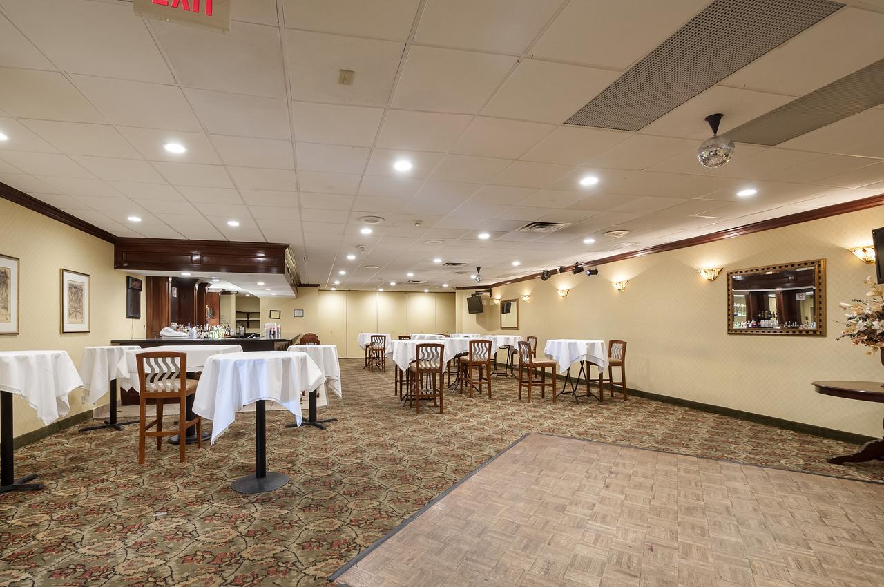 Quality Inn Windsor Mill Екстериор снимка