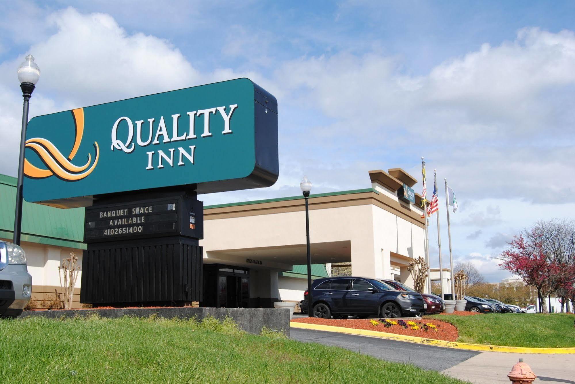 Quality Inn Windsor Mill Екстериор снимка