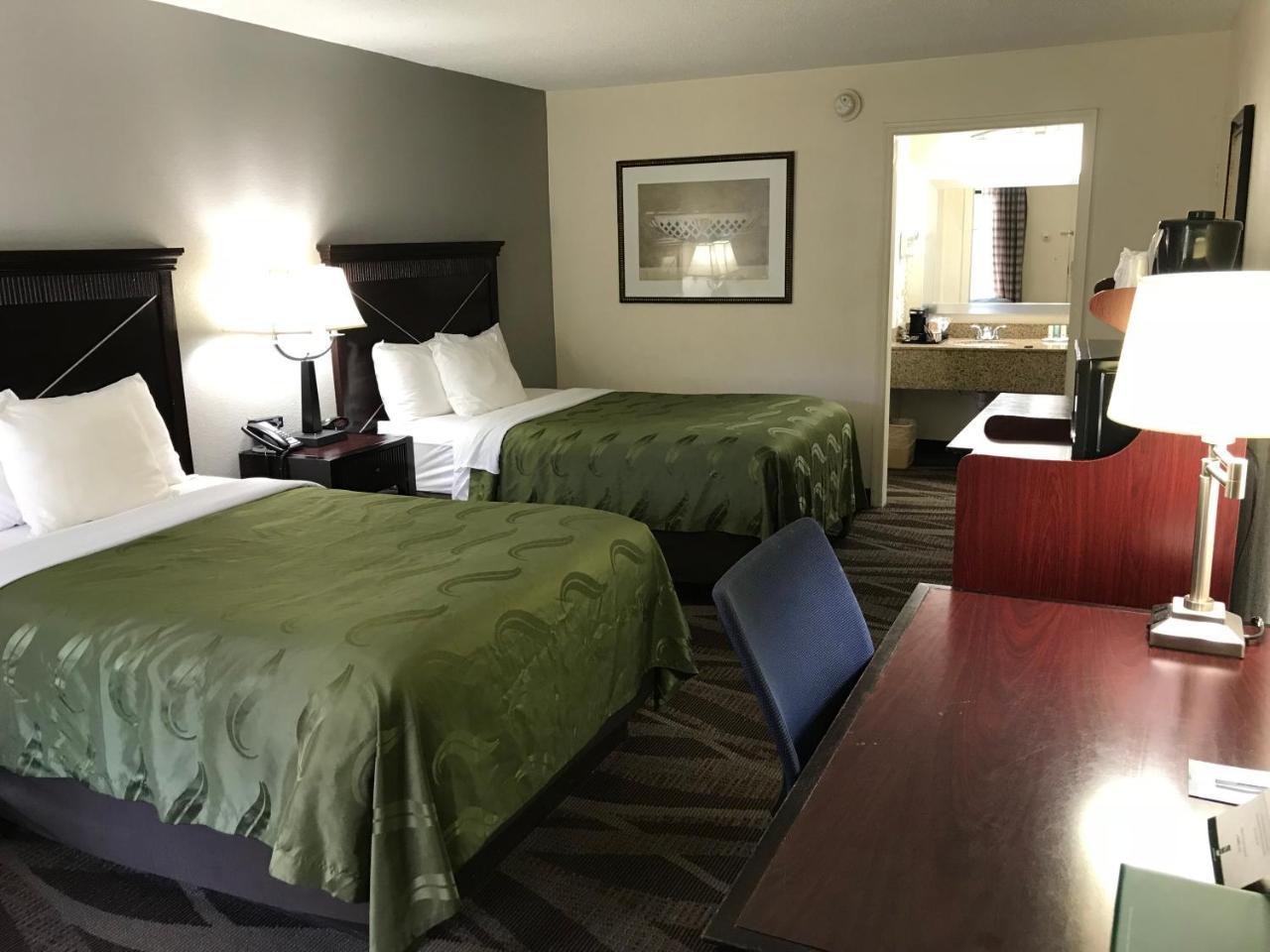 Quality Inn Windsor Mill Екстериор снимка