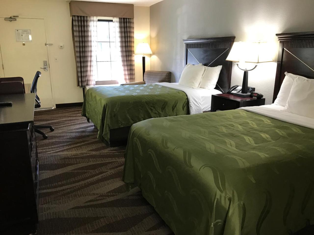 Quality Inn Windsor Mill Екстериор снимка